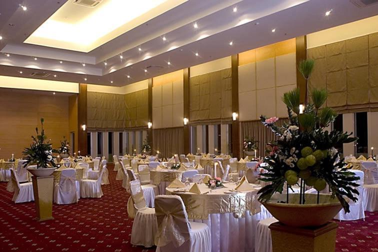 Serela Riau By Kagum Hotels Bandung Zewnętrze zdjęcie